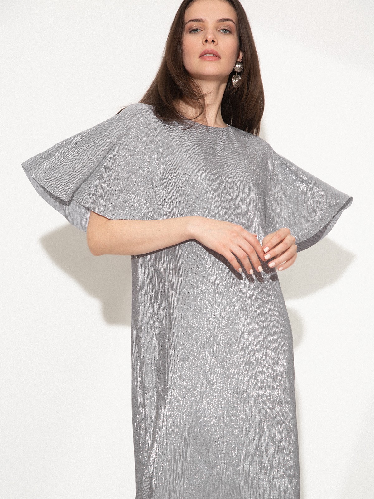  платье из сияющей текстурной ткани
