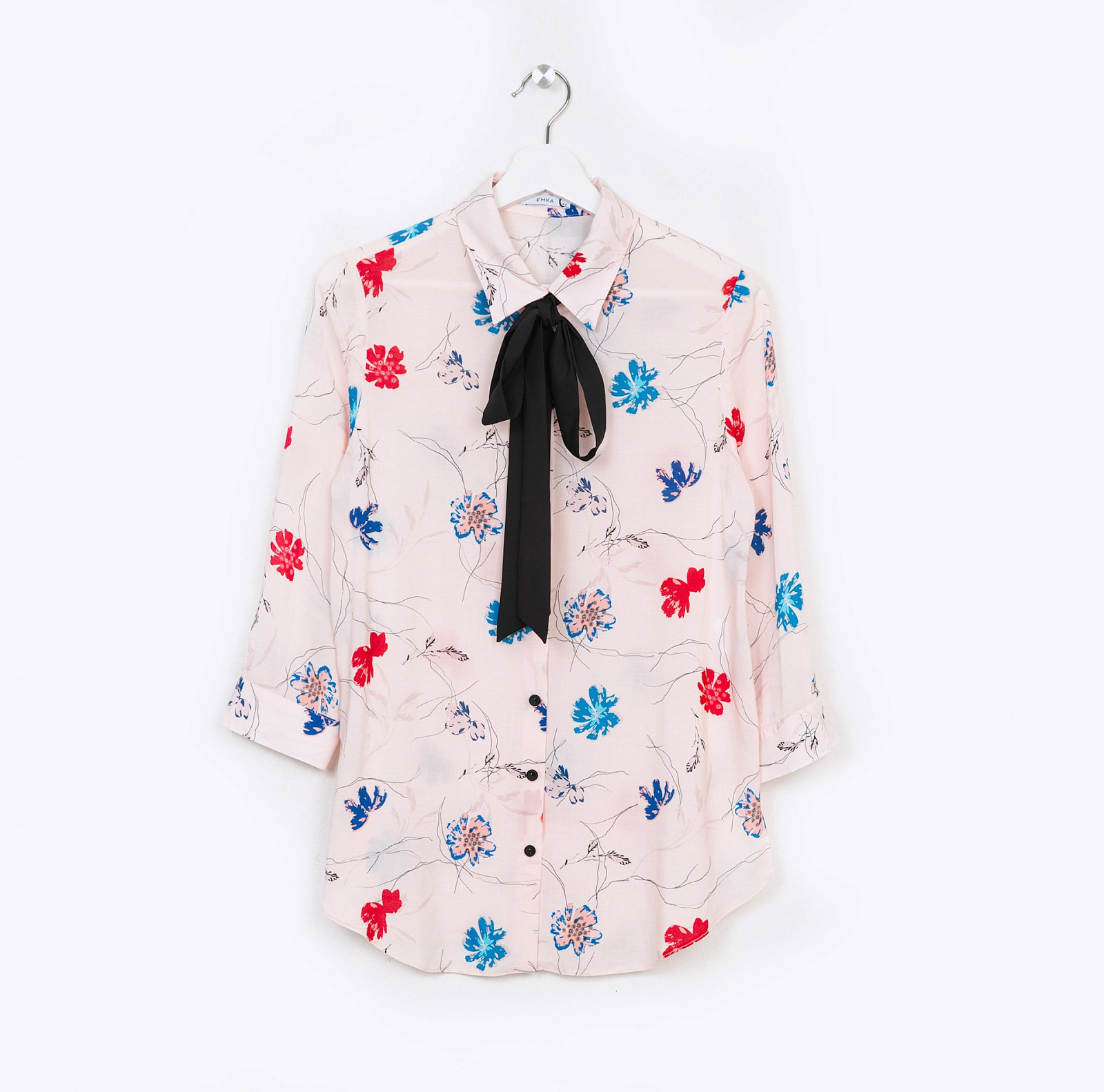 Блузка с бантом и цветочным принтом